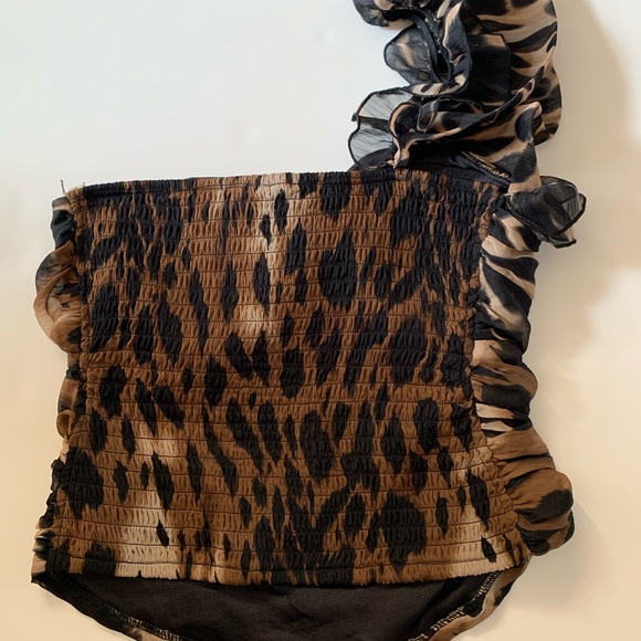 Charlotte Russe Ruffled One Shoulder Top - Picture 3 of 3